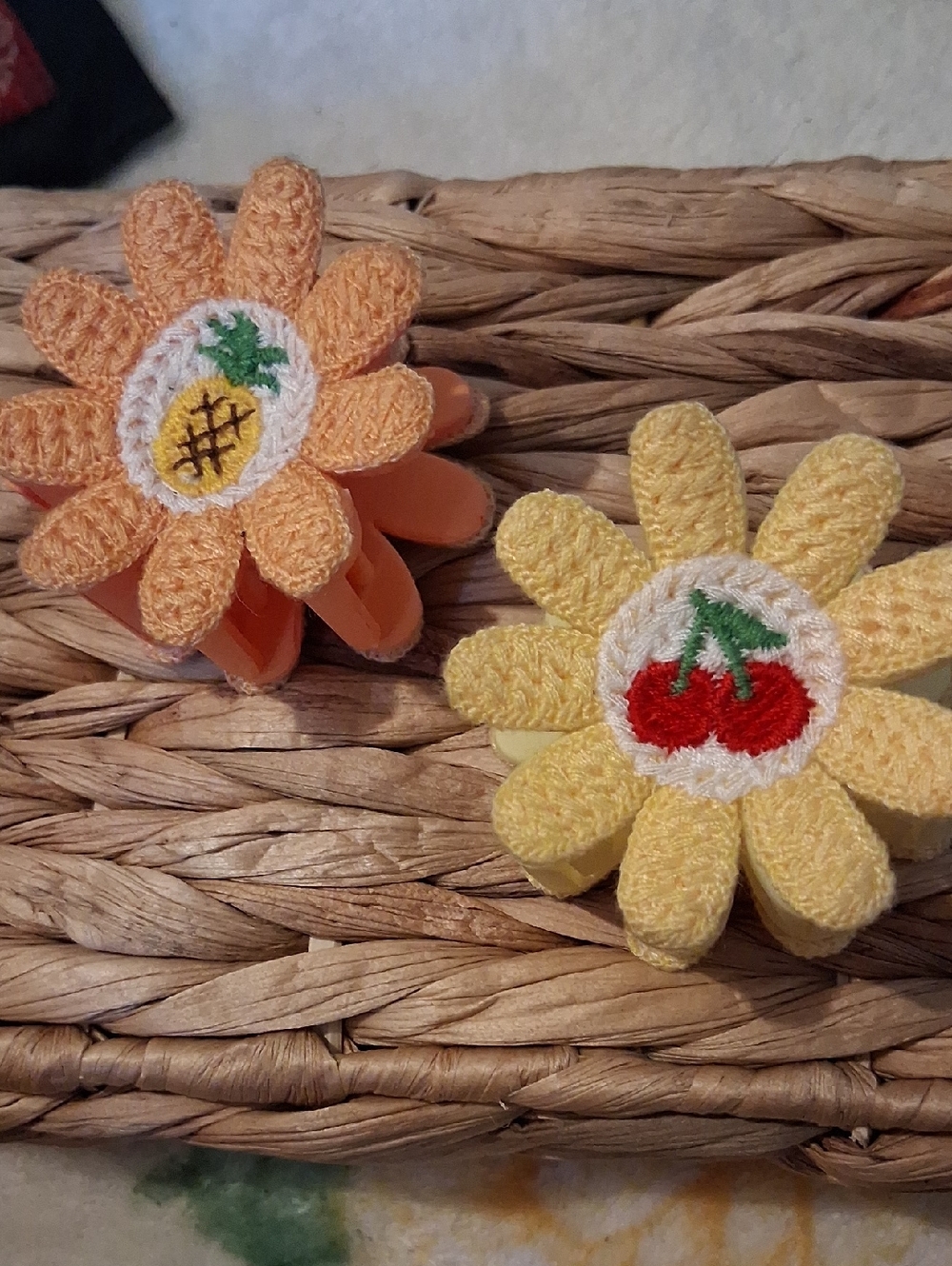 2 Hair Clips - Picture 2 of 6